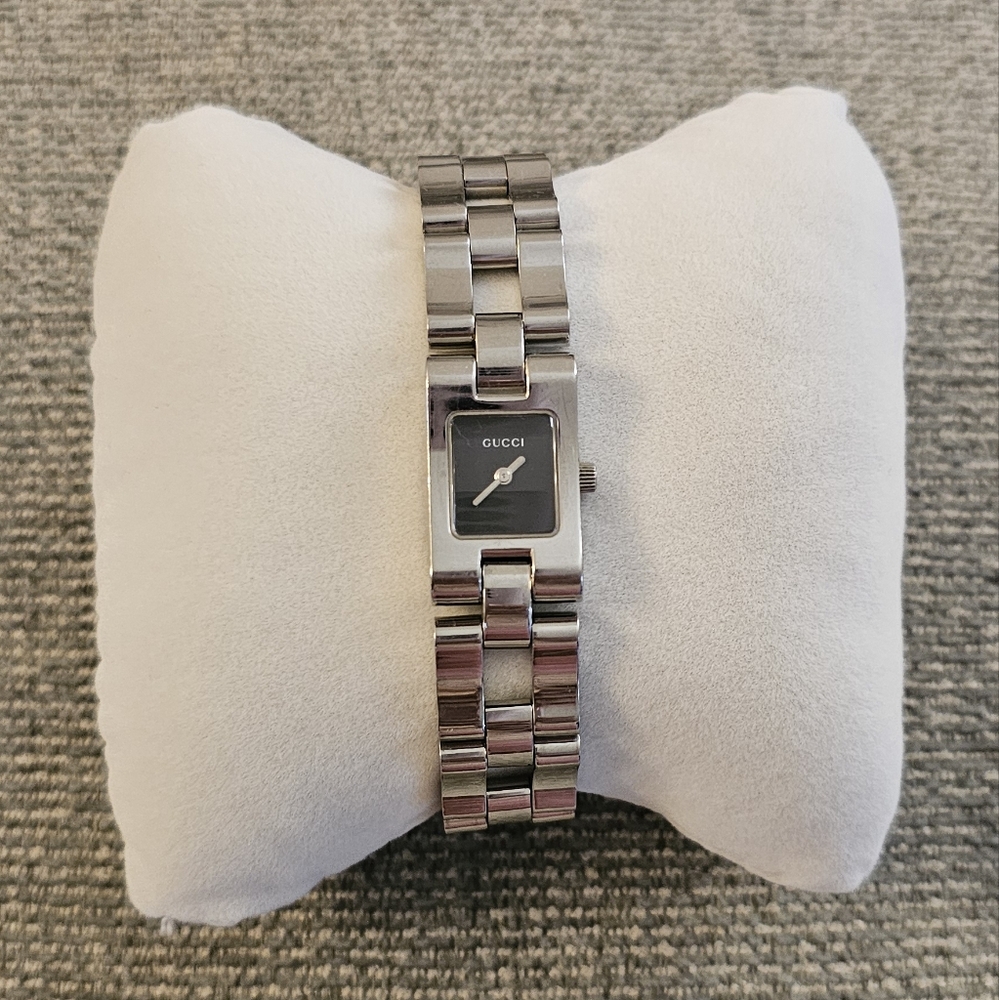 Gucci 2305 watch  EUC